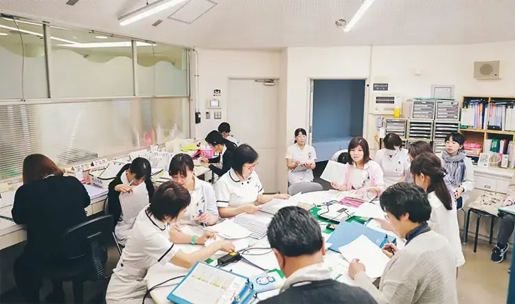 看護師の役割は母親的役割や治療者としての役割､また治療環境を整える役割などがあり､これらは一人一人の看護師の人間性と熟練によって実践されることになります。 - 看護部のご紹介 | 福岡県大牟田市 不知火病院(うつ病の治療･入院･カウンセリング)