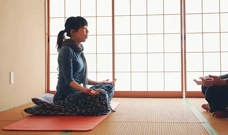 ヨーガには8つのステップがあり､その3番目のステップのひとつが「アーサナ＝座法」なのです。- アーユルヴェーダ - 海の病棟 | 福岡県大牟田市 不知火病院(うつ病の治療･入院･カウンセリング)