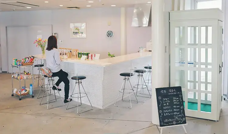 淹れたてのコーヒーもいただけるカフェ - お食事やカフェ - 海の病棟 | 福岡県大牟田市 不知火病院(うつ病の治療･入院･カウンセリング)