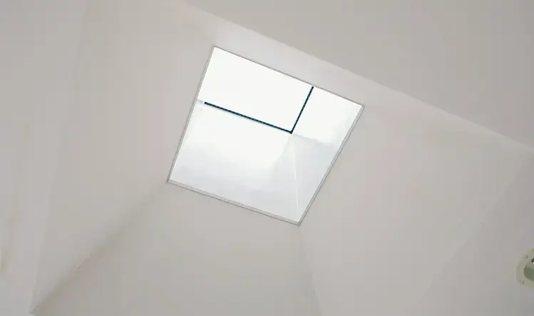 天井を見ると光が少しずつ動いてゆくものが見えます - 2つのタイプのお部屋（個室と相部屋） - 海の病棟 | 福岡県大牟田市 不知火病院(うつ病の治療･入院･カウンセリング)